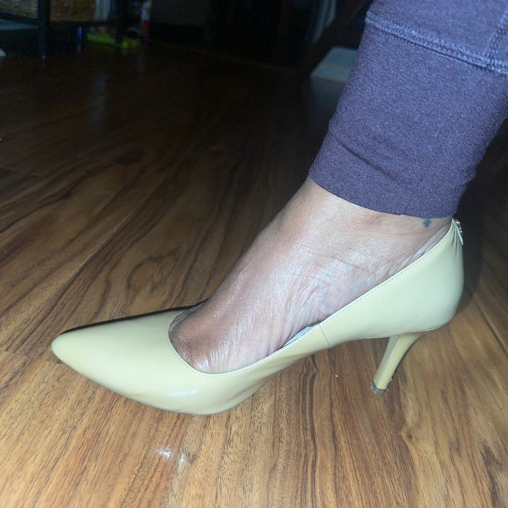 Cole Haan beige patent leather pumps in size 9